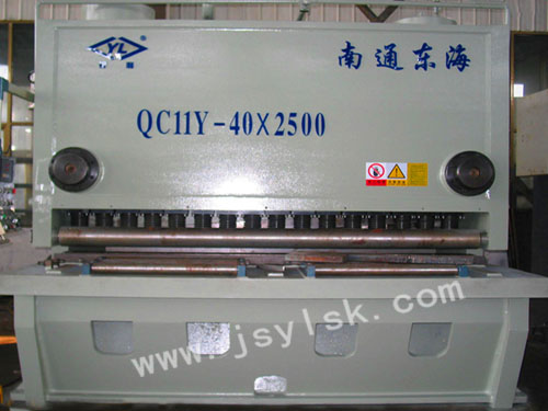 QC11Y-40*2500液壓(yā)閘式剪(jiǎn)闆機