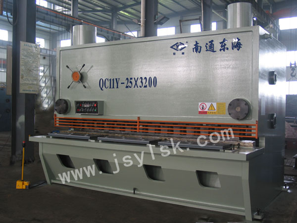 QC11Y-25*3200液壓(ya)閘式剪(jiǎn)闆機