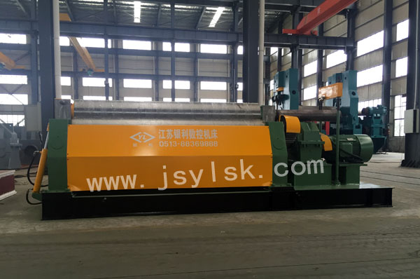 機械(xie)三輥對稱(chēng)卷闆機