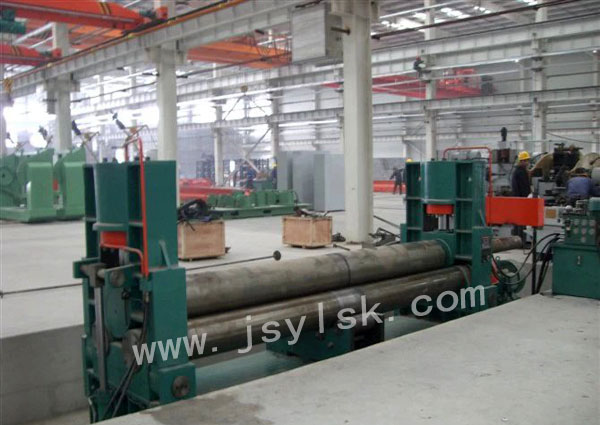 液壓三(sān)輥對稱(chēng)式卷闆(pǎn)機