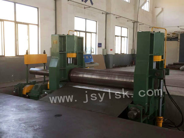 中(zhōng)小型上輥萬(wàn)能式卷闆機(jī)