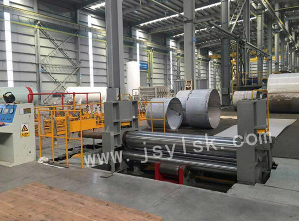 中小型上輥(gun)萬能式卷闆(pan)機