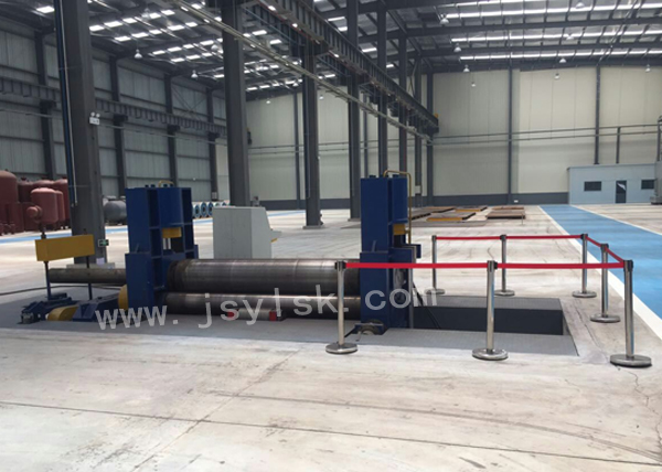 中(zhōng)小型上輥萬能(néng)式卷闆機