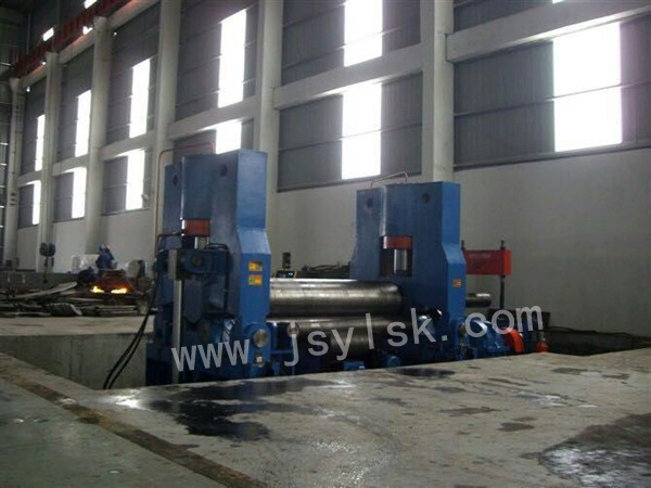 大型上(shàng)輥萬能式卷闆(pan)機