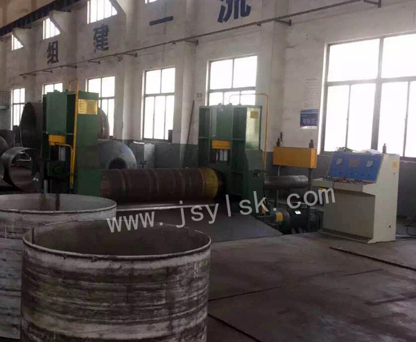 中小型上輥(gun)萬能式卷闆機