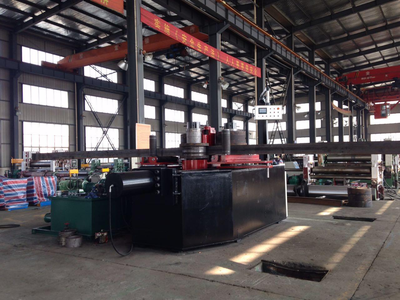 型(xing)材彎曲(qu)機