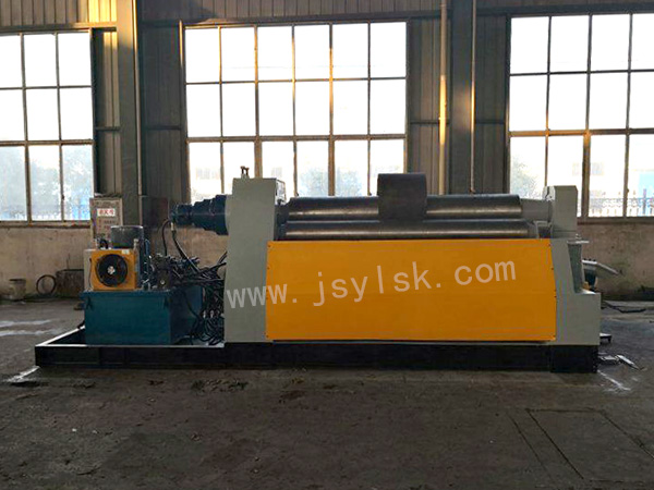 四輥(gun)卷闆機