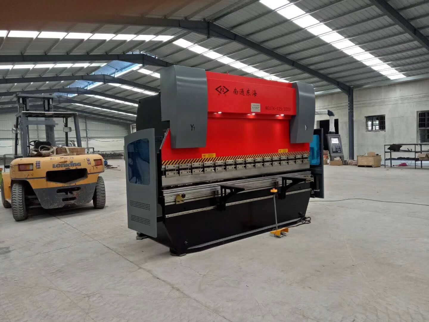 東海數控(kòng)折彎機