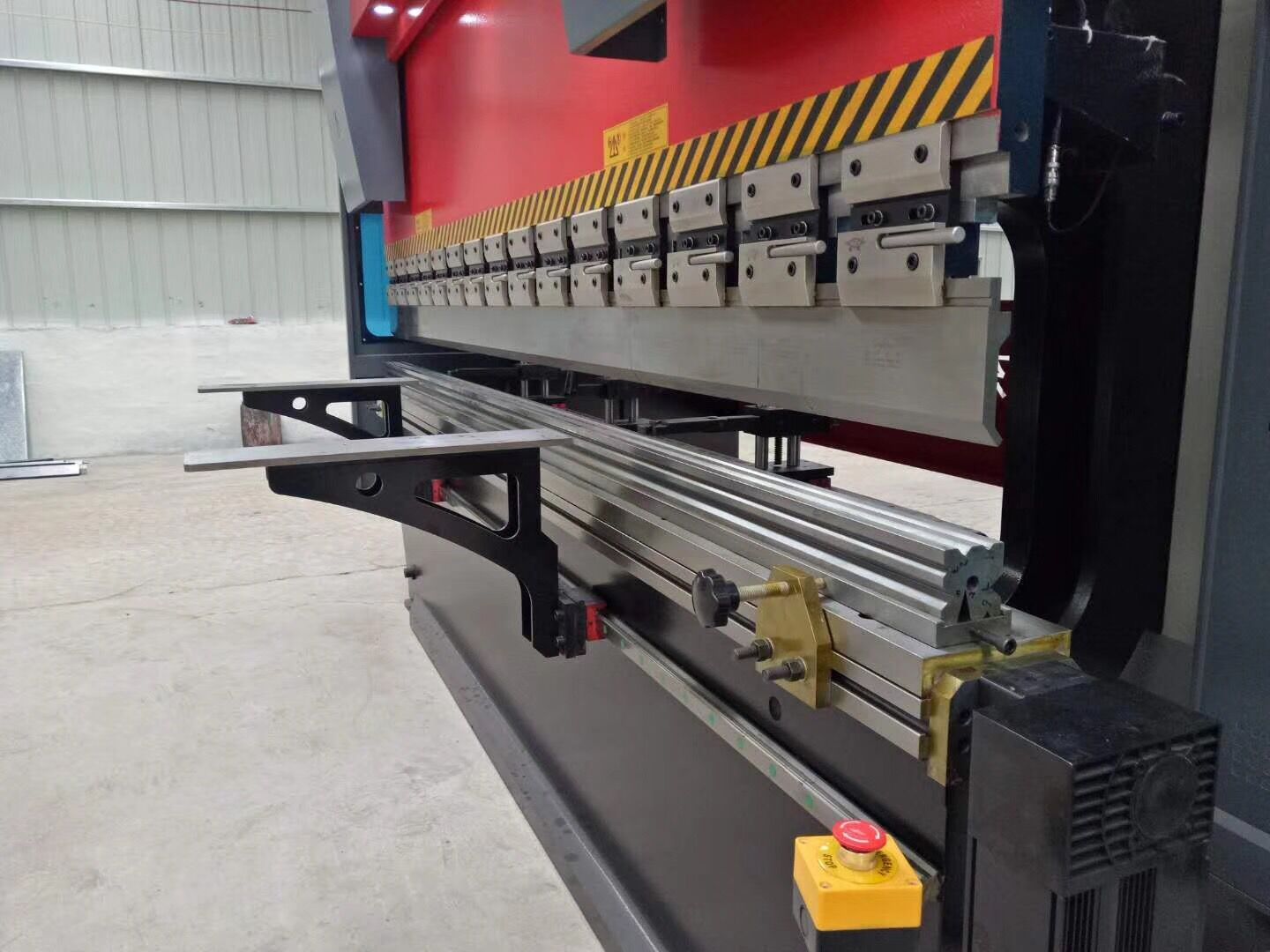 東海(hǎi)數控折彎機案(àn)例