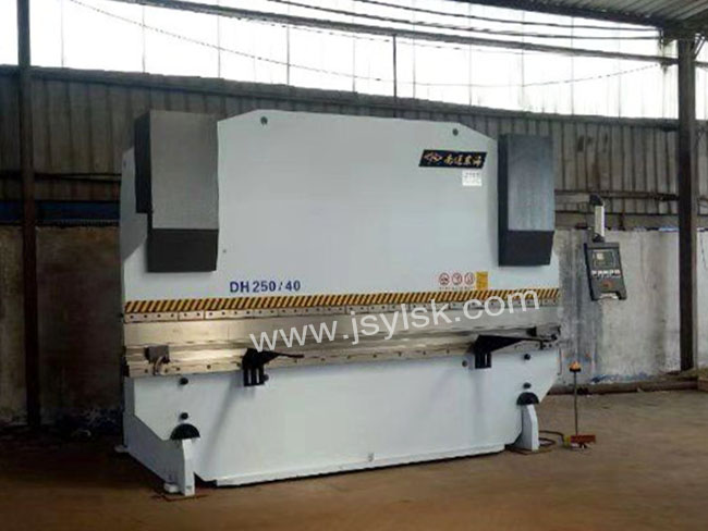 WC67Y-40/2000液(yè)壓折彎(wān)機