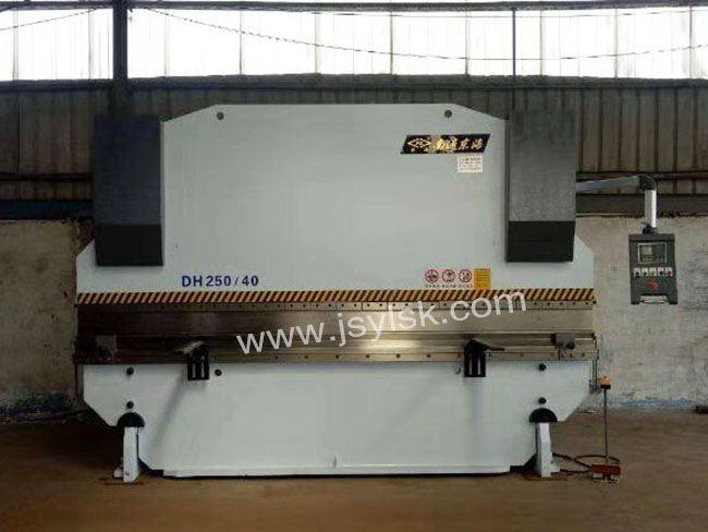 WC67Y-40/2000液壓(yā)折彎機