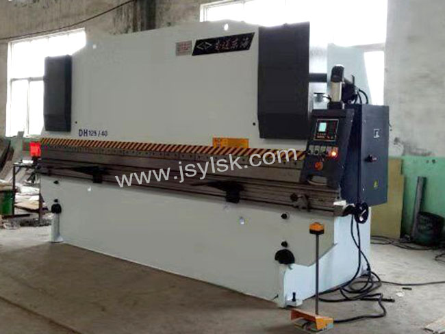 WC67Y-125/4000液(yè)壓折彎機(jī)