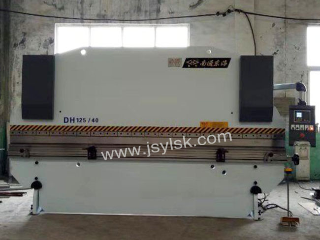 WC67Y-125/4000液(yè)壓折彎機(ji)